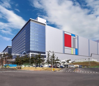 이미지②-삼성전자-V1라인.jpg width: 100%; height : 150px