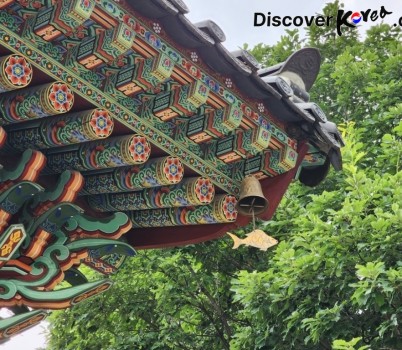 경기도-남양주시-봉선사-입구-처마-풍경-1.jpg width: 100%; height : 150px