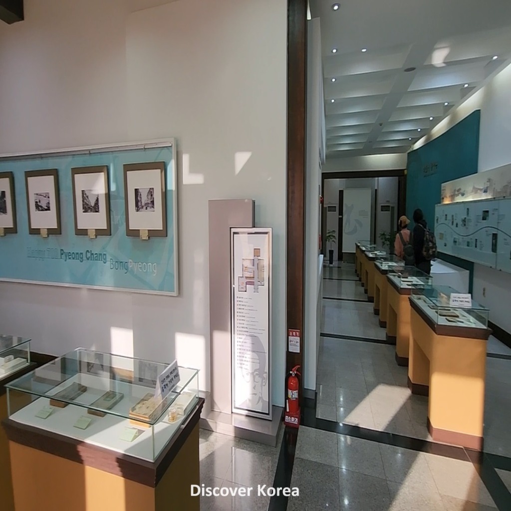 Lee Hyoseok Literature Hall-6-Inside the Hall.jpg