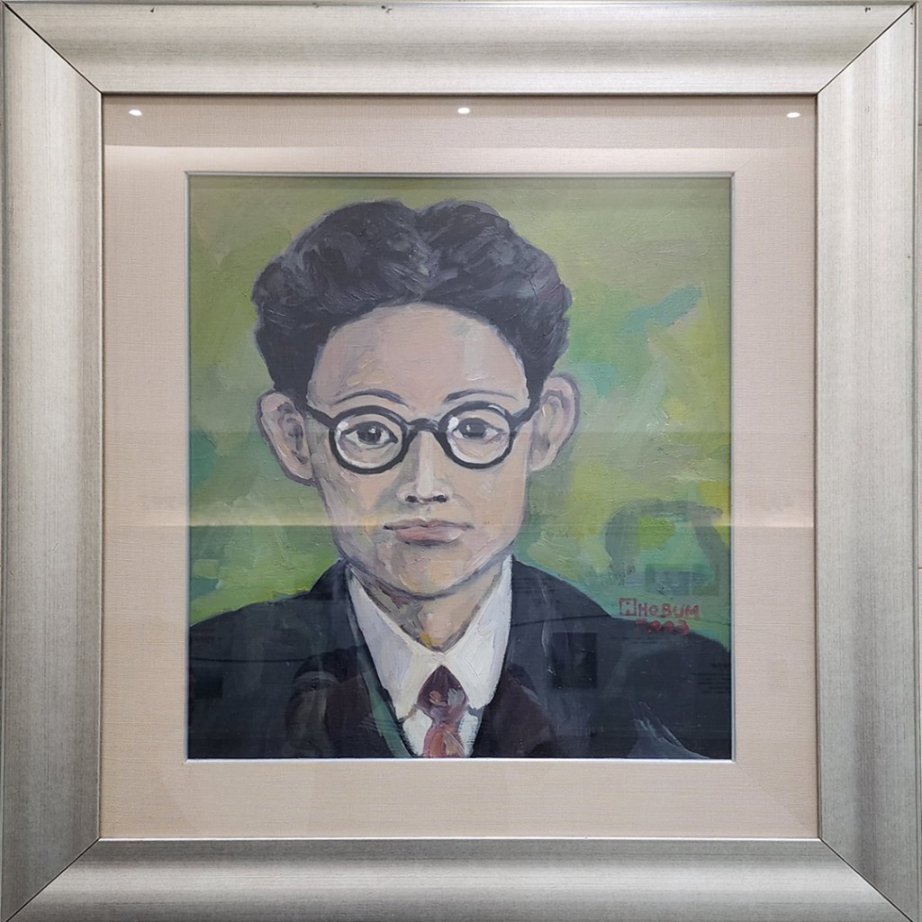 Lee Hyoseok Literature Hall-7-Portrait of the Writer inside the Hall.jpg